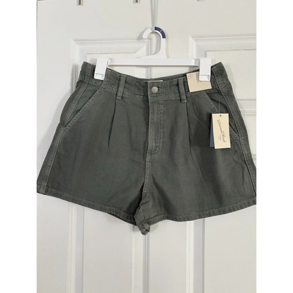 NWT Womens Green High Waisted Mom Jean Shorts Pockets Sz 8 Pleated Summer Denim